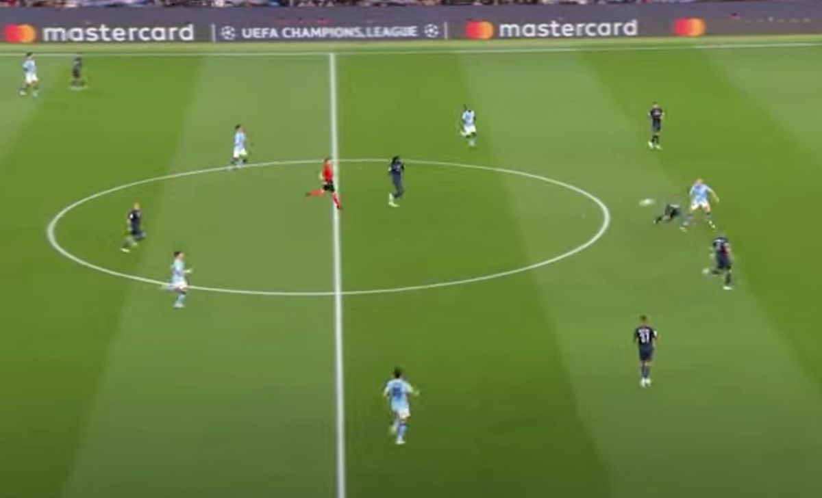 Faza eliminării lui Giovanni Di Lorenzo, după faultul de ultim apărător asupra lui Erling Haaland, în Manchester City - Napoli 2-0