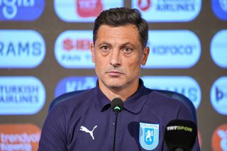 Cine a făcut transferul acesta la Craiova? Mirel Rădoi a rămas „mut” când a auzit de noul atacant » Stupoare la conferință: „Cine? Nu se antrenează cu noi!”