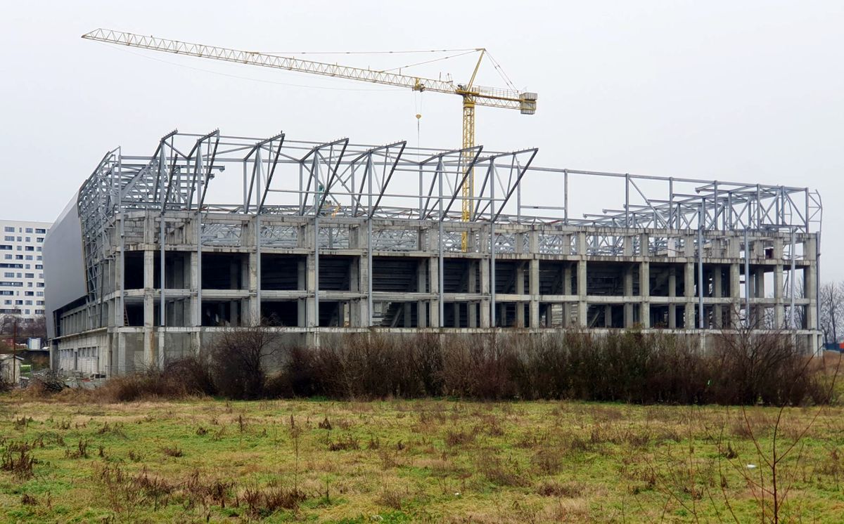 Speranțe pentru polivalenta abandonată din România » Ajunsă o ruină, noua sală a primit undă verde și lucrările urmează să fie reluate