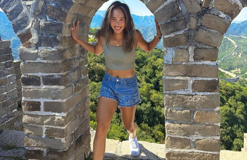 Qinwen Zheng (22 de ani, 9 WTA) profită de pauza provocată de accidentare și a vizitat pentru prima dată Marele Zid Chinezesc.
