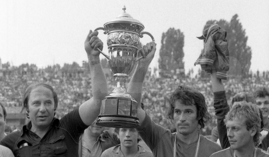 Cine a fost „Tunarul” Ion Oblemenco, mânzul fermecat mai popular ca Nicolae Ceaușescu, marele nedreptățit, magnetul de trofee care a murit pe terenul de fotbal