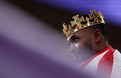 Interesanta finală de la 400 m garduri la Campionatele Mondiale de la Tokyo: atacuri verbale, controversă și un medaliat cu coroană