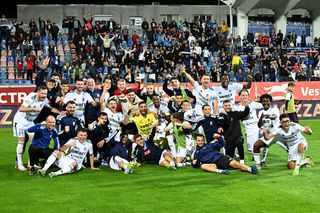 „Ăsta a fost salutul din vestiar!” » Leo Grozavu dezvăluie cum și-a motivat fotbaliștii pentru meciul cu FCSB