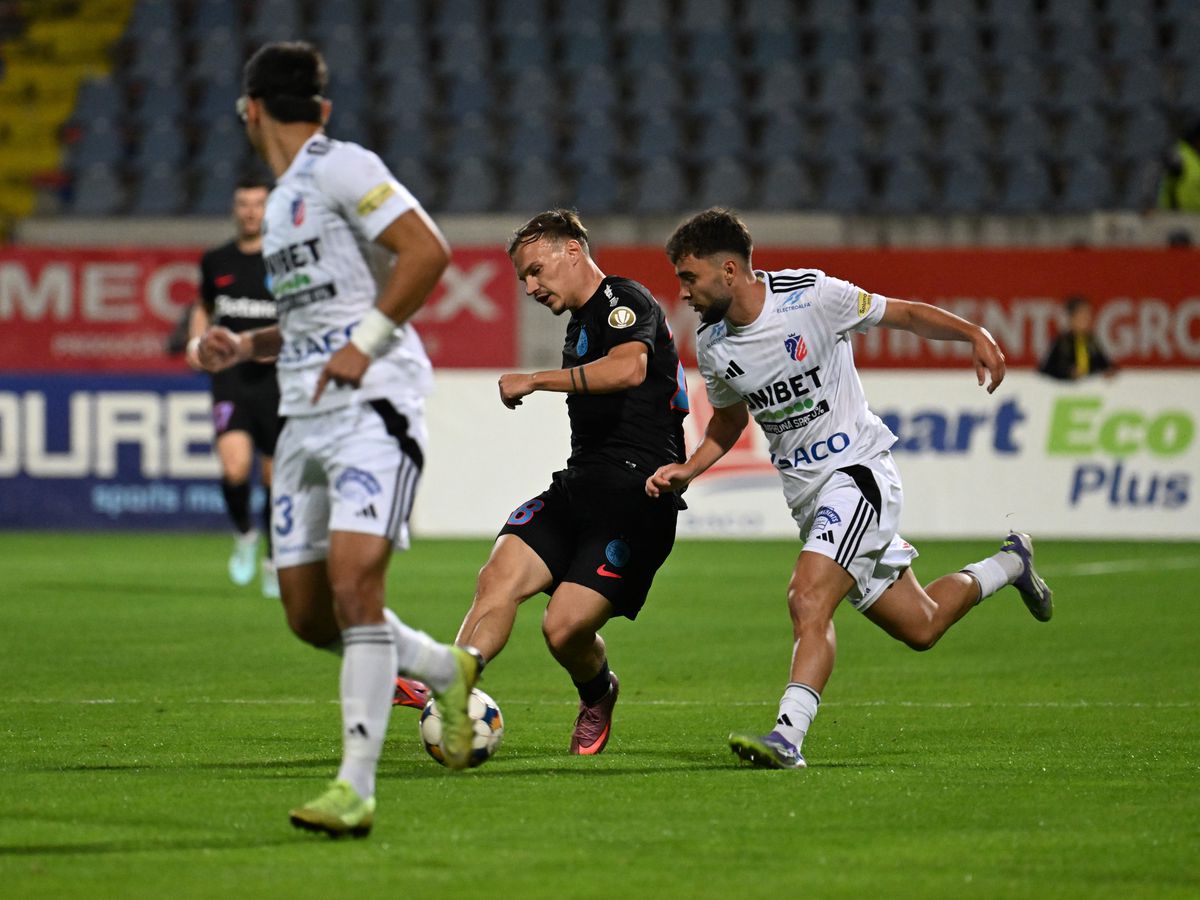 „Ăsta a fost salutul din vestiar!” » Leo Grozavu dezvăluie cum și-a motivat fotbaliștii pentru meciul cu FCSB