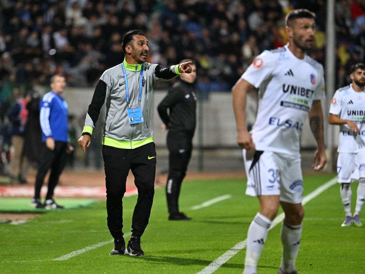 „Ăsta a fost salutul din vestiar!” » Leo Grozavu dezvăluie cum și-a motivat fotbaliștii pentru meciul cu FCSB