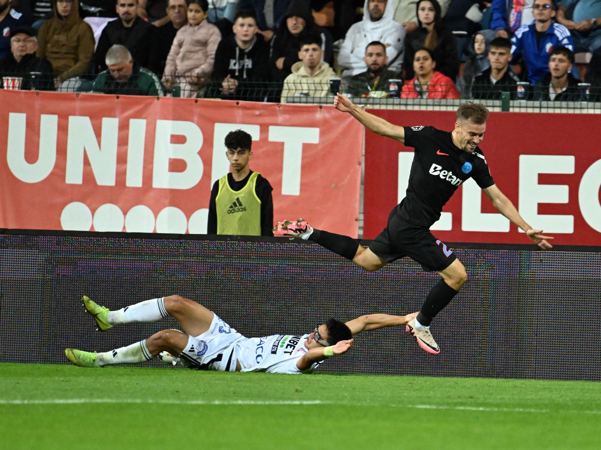 „Ăsta a fost salutul din vestiar!” » Leo Grozavu dezvăluie cum și-a motivat fotbaliștii pentru meciul cu FCSB