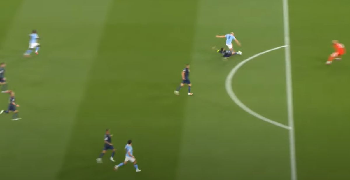 Faza eliminării lui Giovanni Di Lorenzo, după faultul de ultim apărător asupra lui Erling Haaland, în Manchester City - Napoli 2-0