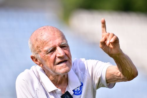 Ion Pîrvulescu, 85 ani, a strâns peste șase decenii de carieră în antrenorat, majoritatea în mijlocul juniorilor Foto: Cristi Preda (GSP)