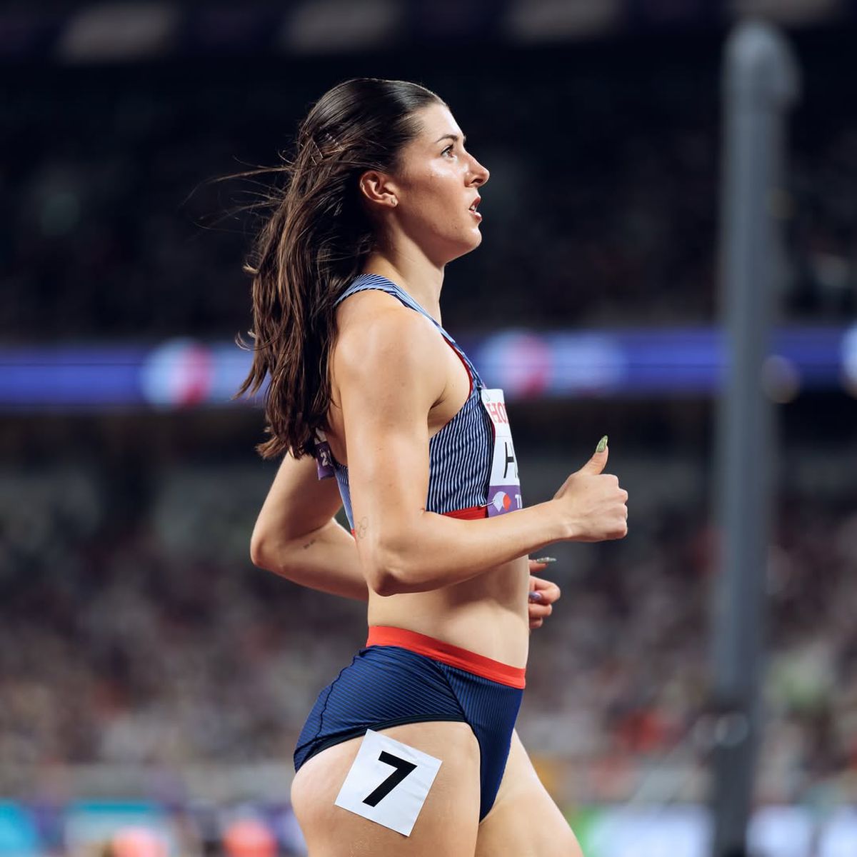 A izbucnit în lacrimi după ce a câștigat medalia de argint la Campionatele Mondiale de atletism: „Atmosfera a fost sexy și agresivă”