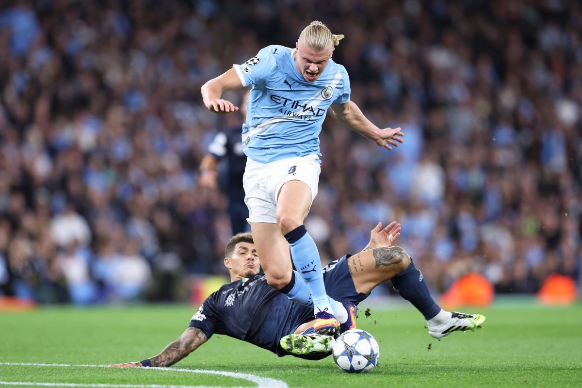 Faza eliminării lui Giovanni Di Lorenzo, după faultul de ultim apărător asupra lui Erling Haaland, în Manchester City - Napoli 2-0