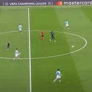 Faza premergătoare eliminării lui Di Lorenzo, în care arbitrul nu vede contactul dintre Haaland și Beukema aproape de cercul de la centru / Foto: Capturi Prima Sport 2