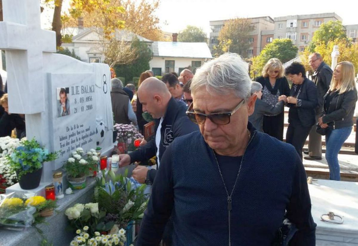 VIDEO + FOTO Ilie Balaci, comemorat, azi, la un an de la moarte » Oltenii l-au desenat în centrul Craiovei, folosind ca model o imagine din arhiva GSP