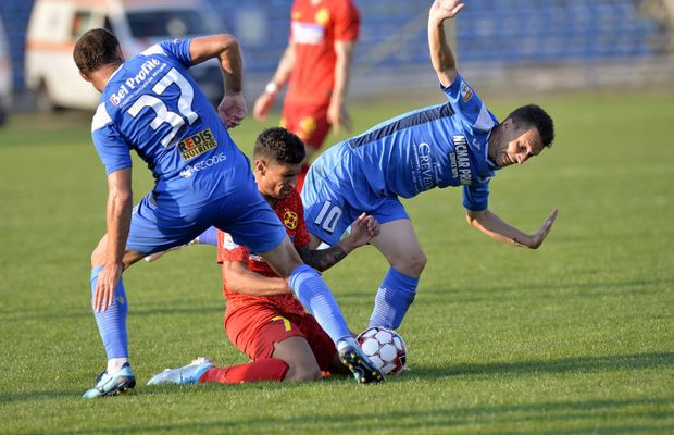 Ilie Poenaru și-a închis echipa în cantonament și a plecat la propria nuntă! » „Restaurantul mai era liber abia la anul”  :D