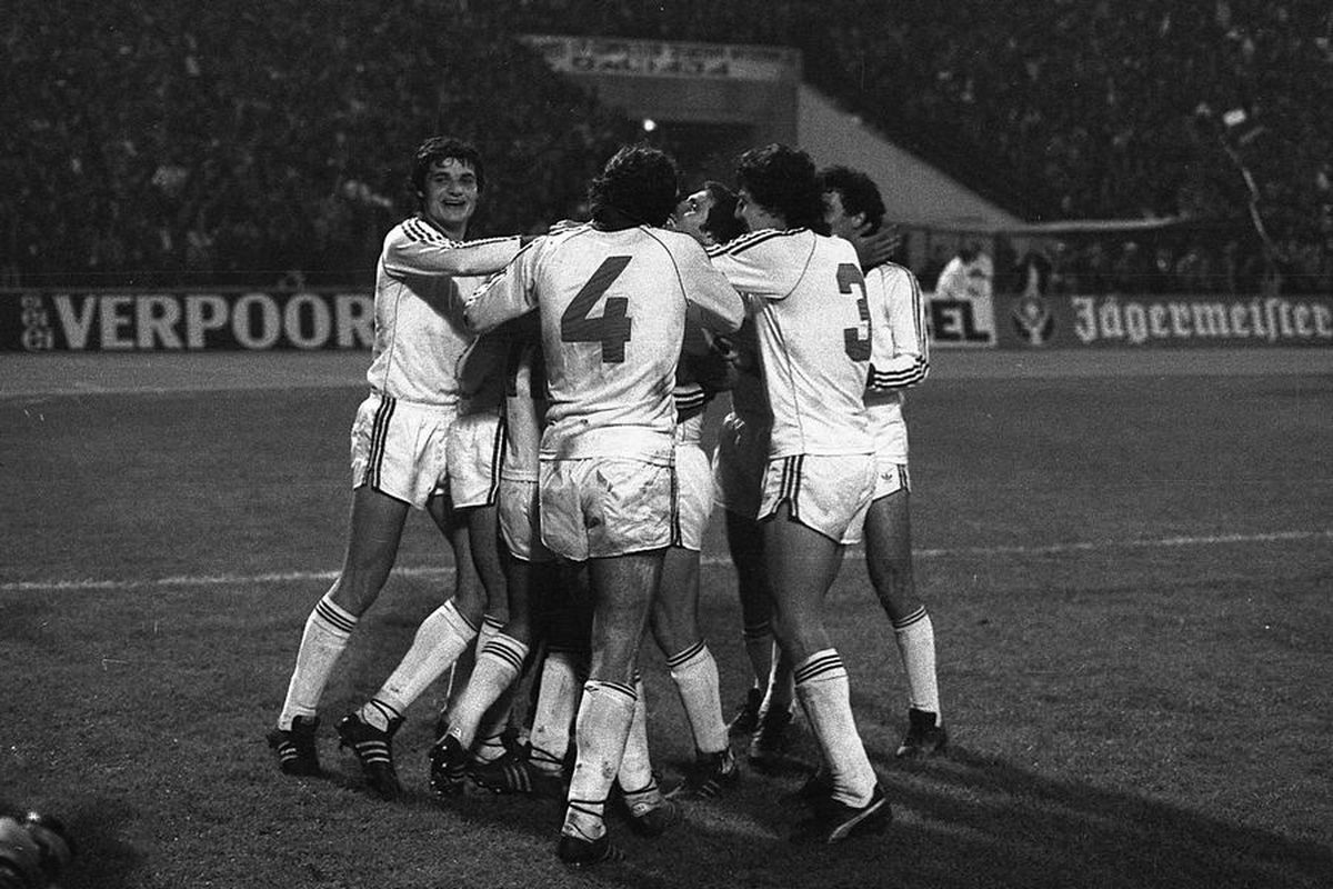 RETRO GSP. 37 de ani de la Dinamo - Hamburg 3-0 » „Câinii” n-au nicio îndoială: „Cea mai mare victorie în Europa, peste Steaua - Anderlecht 3-0!”
