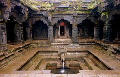 FOTO 10 lucruri inexplicabile din India: de la statuia care crește an de an sau satul în care se nasc numai gemeni la templul cu pereți cântători