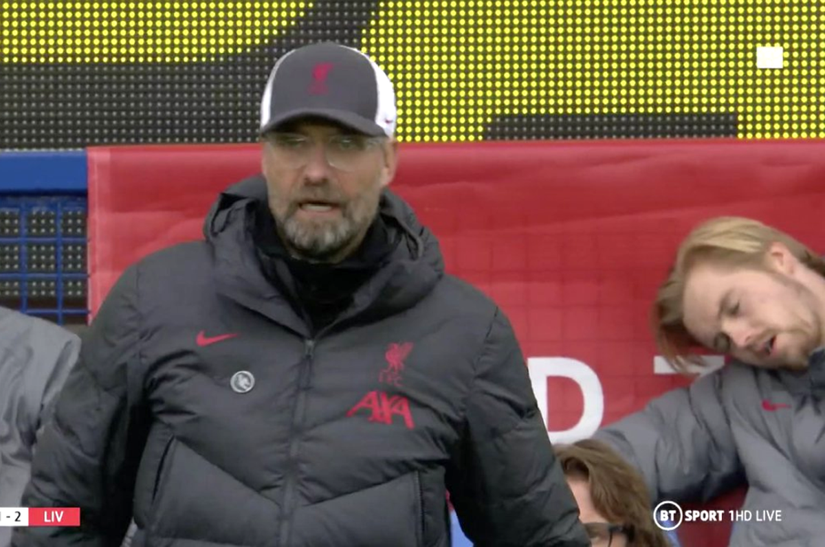 Imagine incredibilă cu portarul de rezervă al lui Liverpool » A adormit la derby, în spatele lui Klopp