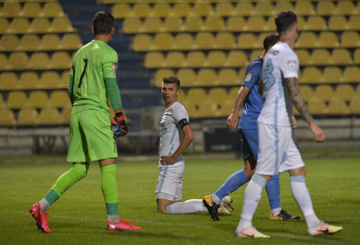 CLINCENI - FCSB 0-2. VIDEO Sorin Paraschiv acuză arbitrajul: „Sunt prea multe greșeli! Ca niciodată!”