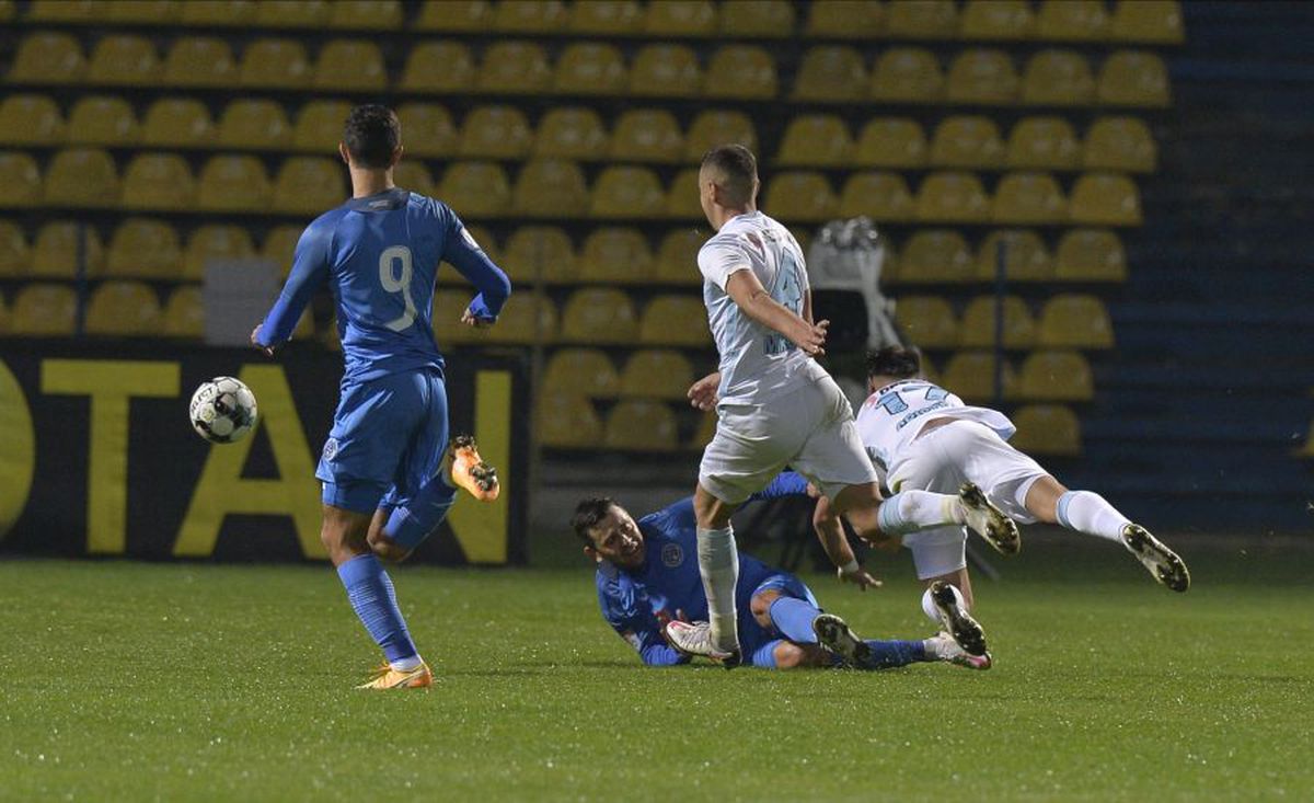 CLINCENI - FCSB 0-2. VIDEO Sorin Paraschiv acuză arbitrajul: „Sunt prea multe greșeli! Ca niciodată!”