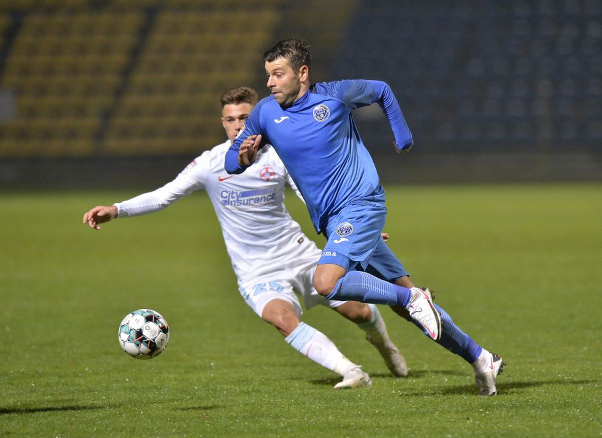 CLINCENI - FCSB 0-2. VIDEO Sorin Paraschiv acuză arbitrajul: „Sunt prea multe greșeli! Ca niciodată!”
