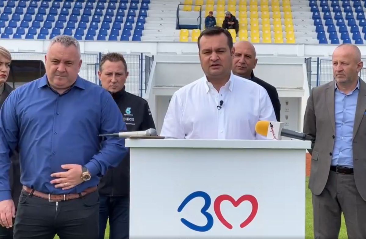 Fără precedent! Momente inedite la prezentarea oficială a lui Mihai Iosif » Cu cine s-a trezit lângă el