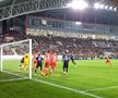 A râs de Keșeru după ce a văzut UTA - FCSB: „Bătrânețea nu iartă pe nimeni, parcă ești operat de reflexe”