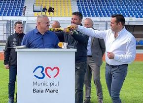Fără precedent! Momente inedite la prezentarea oficială a lui Mihai Iosif » Cu cine s-a trezit lângă el
