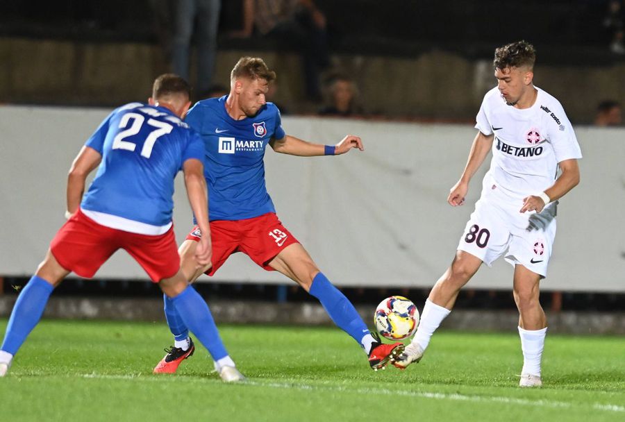 Eduard Radaslavescu, în partida din Cupa României FC Bihor - FCSB 0-2 Premieră la FCSB: Becali e obligat să-l folosească pe fotbalistul de care voia să scape