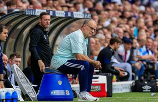 Gest impresionant al fanilor lui Leeds pentru Marcelo Bielsa » Englezii au călătorit 11.000 de km pentru a-i face un cadou inedit