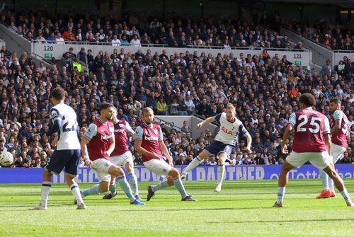 Tottenham a învins-o pe West Ham cu 4-1, în runda cu numărul #8 din Premier League. Radu Drăgușin a rămas pe banca de rezerve pe tot parcursul meciului.