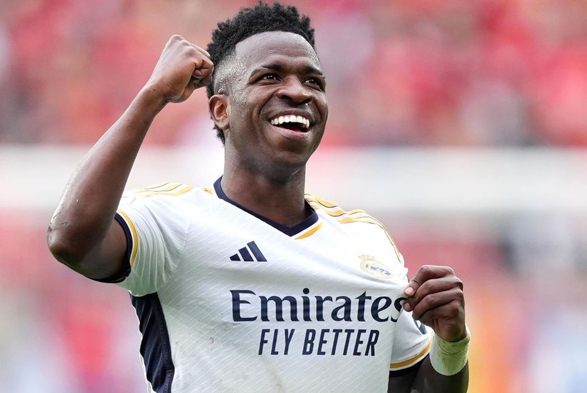 Chipul lui Vinicius junior, proiectat pe o clădire din București » Unde va apărea și cum va arăta