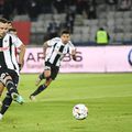 După meciul U Cluj - Oțelul Galați, scor 2-0, din runda cu numărul #13 din Superliga, mijlocașul Dan Nistor (36 de ani) l-a depășit pe fostul mare fundaș Cornel Dinu (76) în clasamentul prezențelor în campionatul intern.