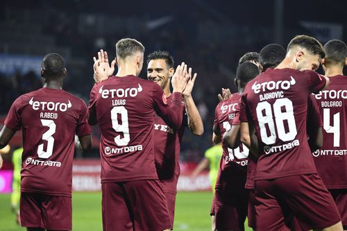 CFR Cluj joacă în această seară pe terenul celor de la Petrolul Ploiești, de la 21:00, în runda cu numărul #13 din Superliga. Va fi meciul cu numărul 1000 al clubului feroviar pe prima scenă a fotbalului românesc. / foto: Facebook CFR Cluj