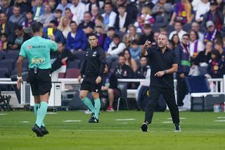 Contestație! Barcelona se bate pentru ca Hansi Flick să fie pe bancă în „El Clasico”