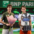 Ugo Humbert (stânga) și Casper Ruud cu trofeele de la Stockholm Foto: Imago Images