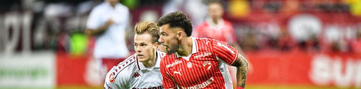 Tobias Christensen vs Daniel Armstrong, în Dinamo - Rapid, 0-2 (19 octombrie 2025). Foto: Ionuț Iordache&Cristi Preda (GSP)