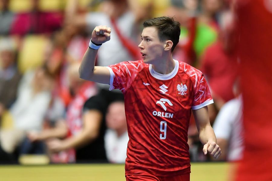 România bate clar Polonia și devine mare favorită la Final Four-ul din EHF Euro Cup » Euforie totală cu peste 4.000 de suporteri la Craiova