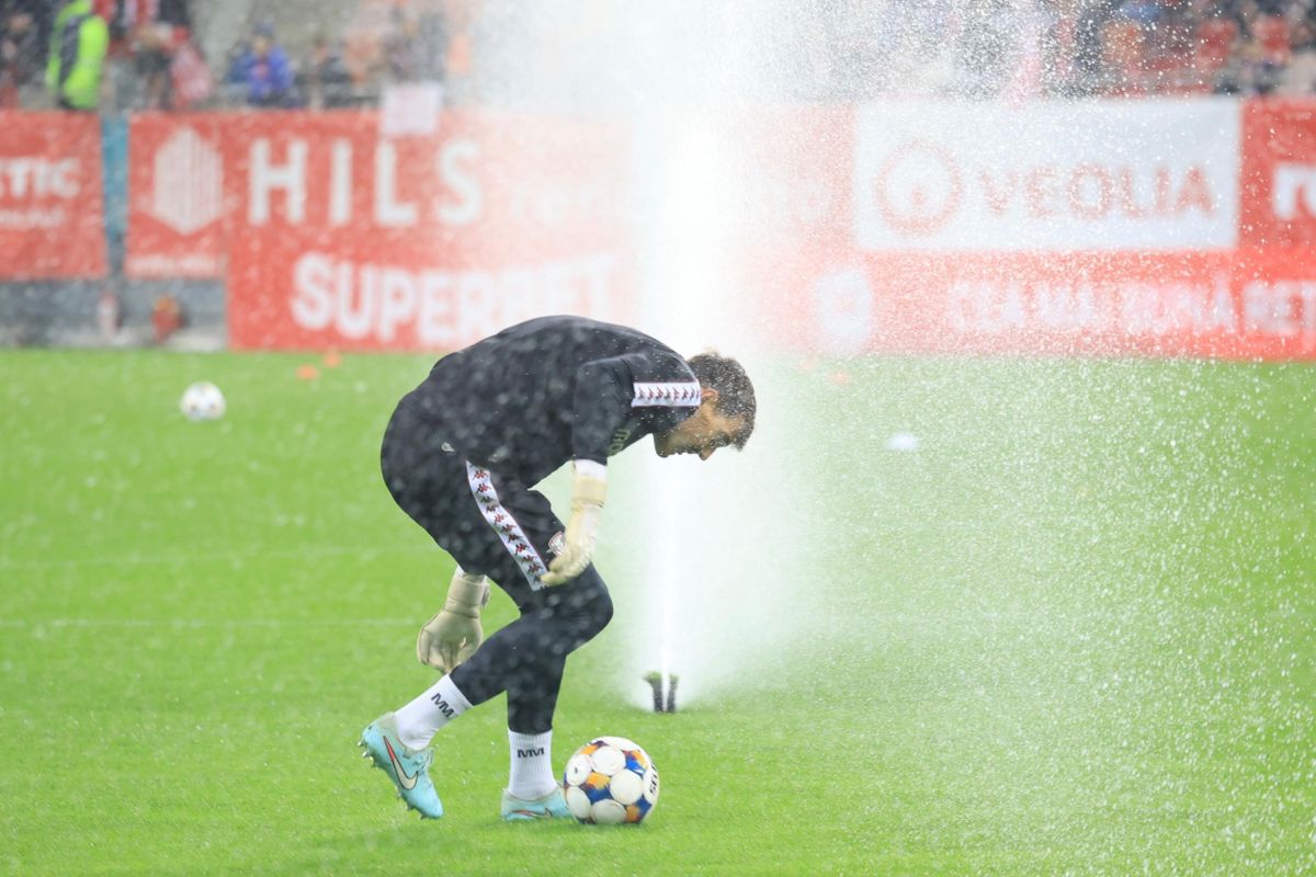 Dinamo nu o bate pe Rapid de 10 ani! Giuleștenii și-au anesteziat rivala cu două goluri dintr-un singur șut pe poartă!