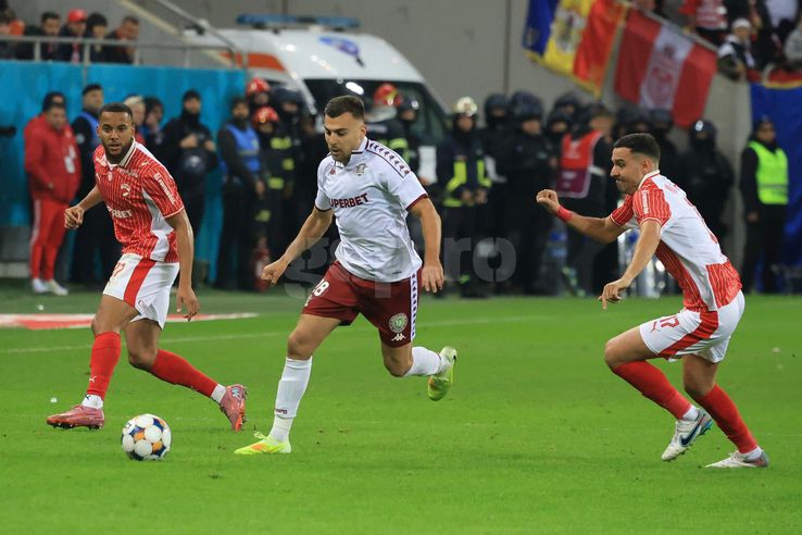 Maxime Sivis, Luka Gojkovic și Georgi Milanov, în Dinamo - Rapid, 0-2 (19 octombrie 2025). Ionuț Iordache&Cristi Preda (GSP)