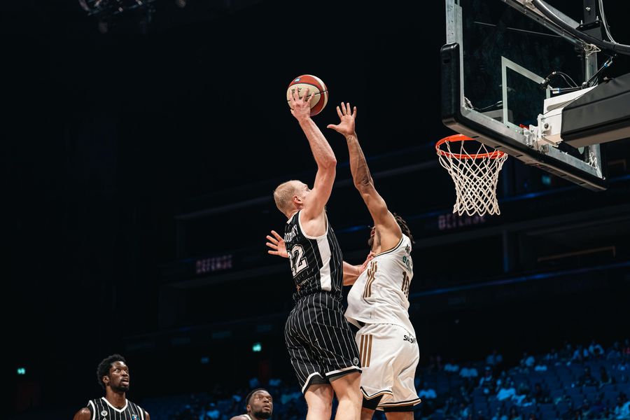 Trey Woodbury, în acțiune în Dubai/Foto: U-BT Cluj-Napoca Sub privirile Simonei Halep, U-BT Cluj-Napoca a avut o evoluție încurajatoare în Dubai, pe terenul unei echipe de Euroligă