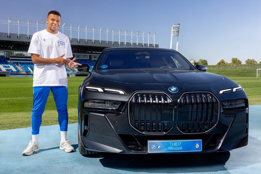 Mbappe a primit un BMW nou, dar nu-l poate conduce dintr-un motiv incredibil!