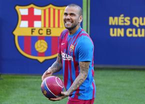 Dani Alves, salariu mai mic decât Tănase la FCSB! Cât va câștiga fotbalistul Barcelonei