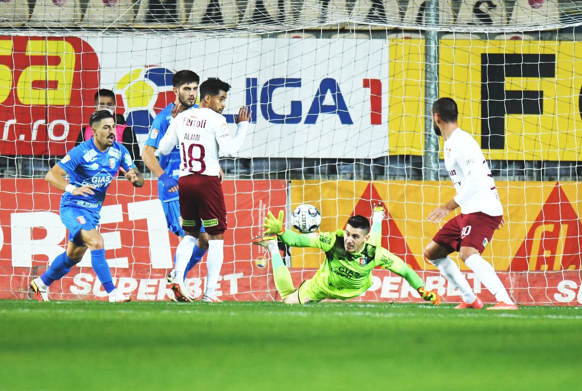 Chindia scapă victoria cu Rapid, 2-2, din cauza unei erori URIAȘE de arbitraj! Tușierul n-a văzut un ofsaid clar