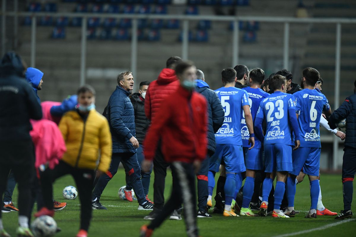 Chindia - Rapid, decis de o greșeală flagrantă de arbitraj în minutul 90