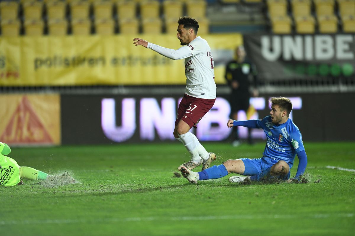 Chindia - Rapid, decis de o greșeală flagrantă de arbitraj în minutul 90