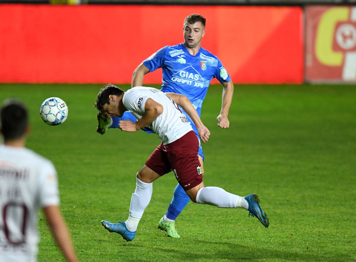 Chindia scapă victoria cu Rapid, 2-2, din cauza unei erori URIAȘE de arbitraj! Tușierul n-a văzut un ofsaid clar