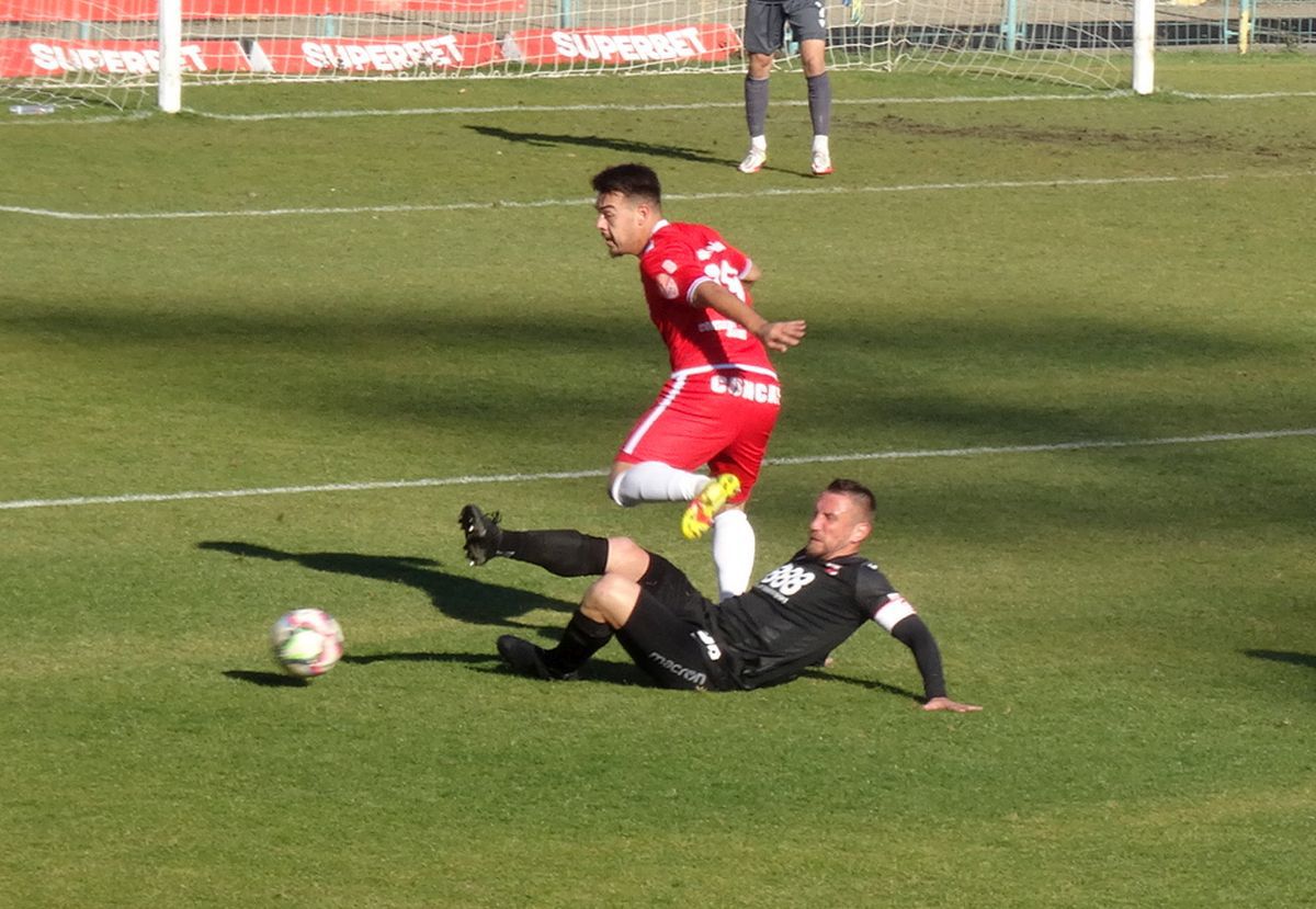 7 informații de la FC Buzău - Dinamo 2-2 » Burcă a dialogat cu un suporter: „Cu FCSB, tată, nu cu Steaua!”, ce a pățit decarul „câinilor” + Mihalcea, nemulțumit de atitudine