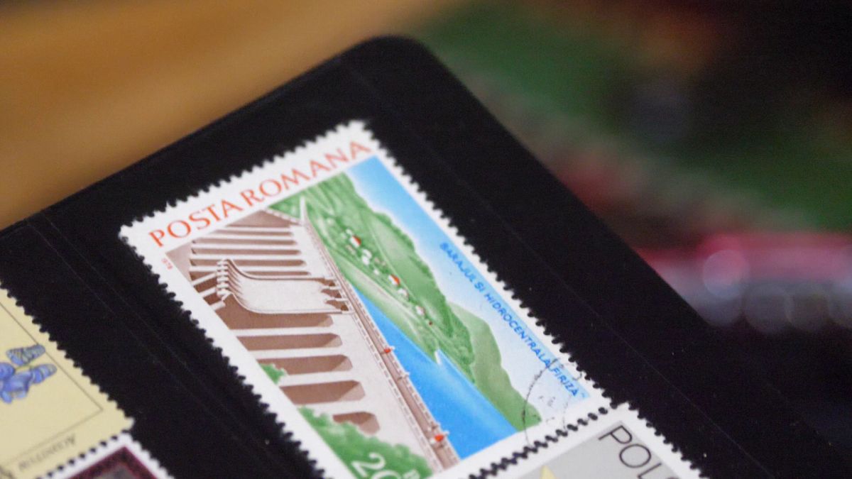 Echipa GSP deplasată în Qatar a participat la o licitație în stil arab » Ce au descoperit jurnaliștii: o colecție senzațională, chiar și un timbru românesc