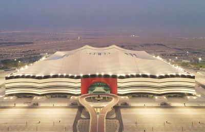 Aici se dă startul în Qatar: stadionul în formă de cort de beduini e gazda primului meci al Cupei Mondiale