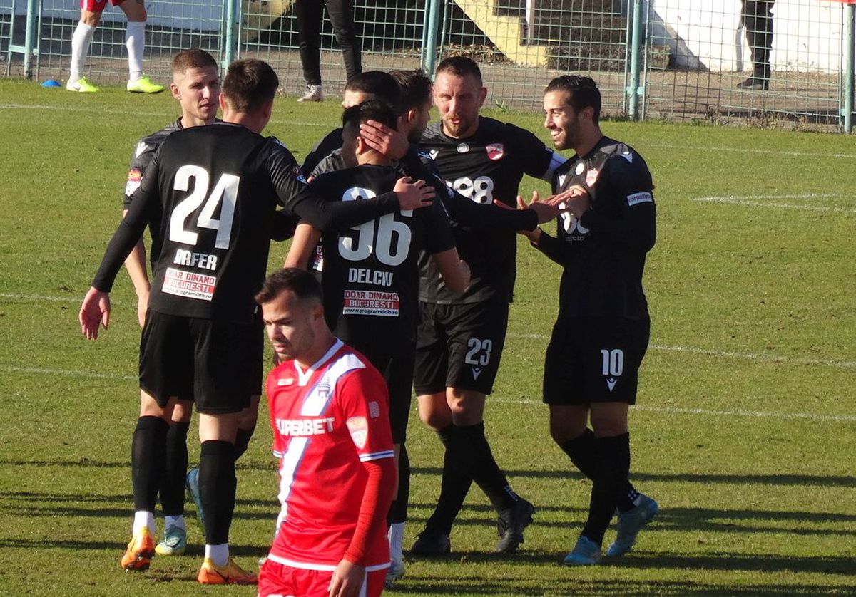 7 informații de la FC Buzău - Dinamo 2-2 » Burcă a dialogat cu un suporter: „Cu FCSB, tată, nu cu Steaua!”, ce a pățit decarul „câinilor” + Mihalcea, nemulțumit de atitudine