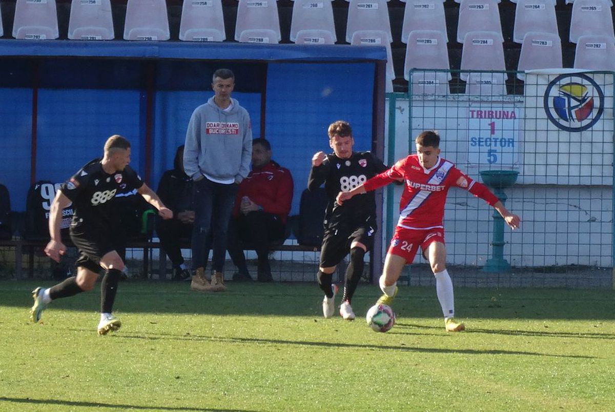 7 informații de la FC Buzău - Dinamo 2-2 » Burcă a dialogat cu un suporter: „Cu FCSB, tată, nu cu Steaua!”, ce a pățit decarul „câinilor” + Mihalcea, nemulțumit de atitudine